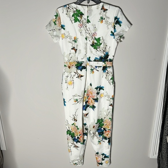 MISGUIDED Women’s Plunge Floral Vneckline Jumpsuit Size 10.  ((B5)) - Picture 4 of 12